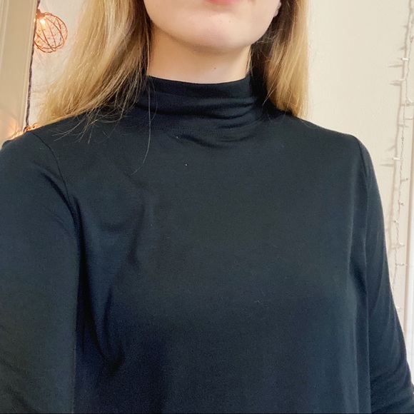 vina Tops - $5 SALE VINA BLACK TURTLENECK SMALL